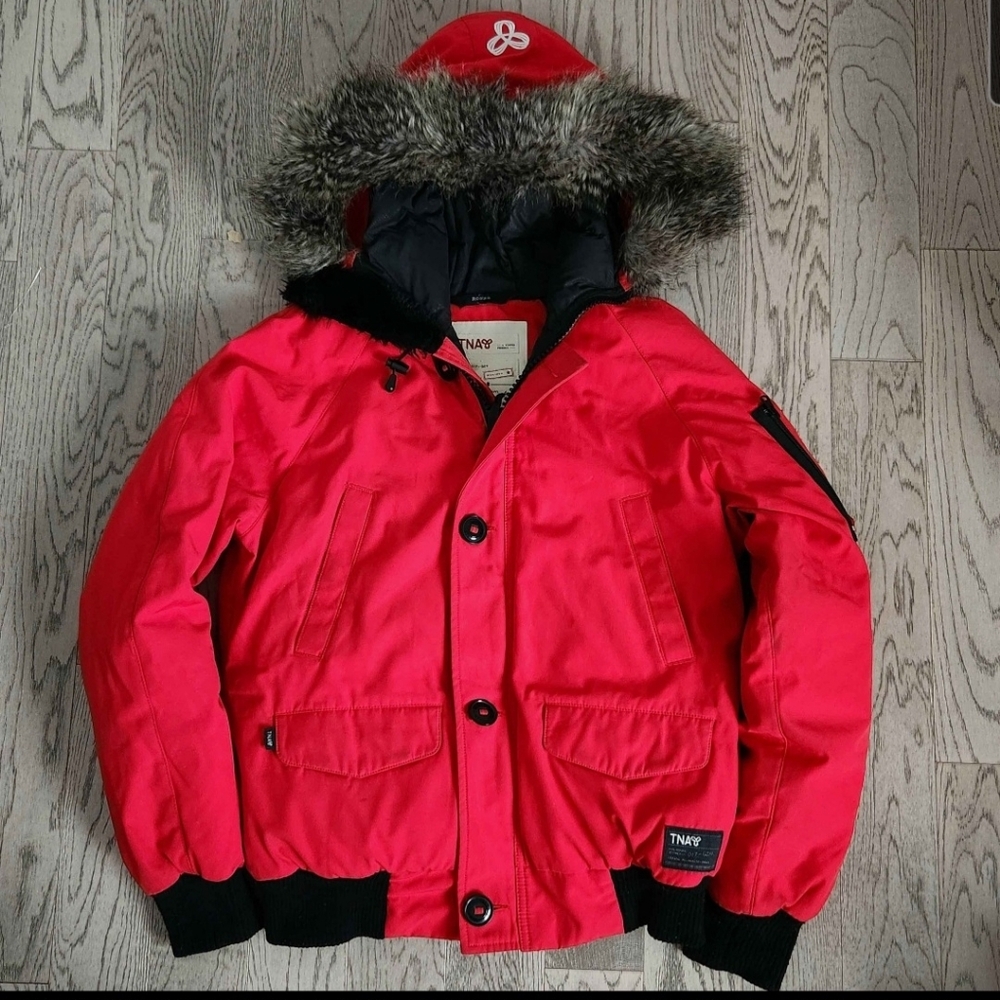 Aritzia TNA Ronnie Bomber Down Jacket